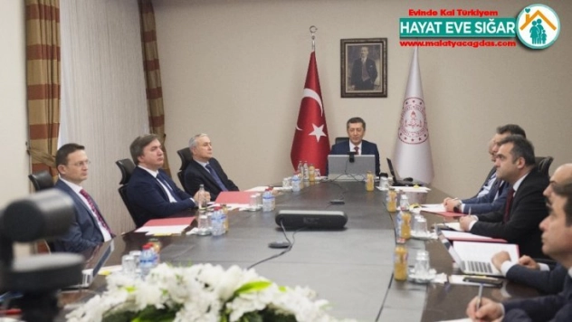 Milli Eğitim Bakanı Selçuk, gönüllü destek istedi