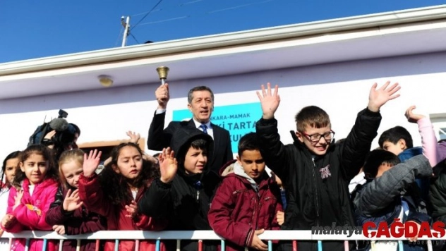 Milli Eğitim Bakanı Selçuk yarıyıl tatilini başlatan zili çaldı