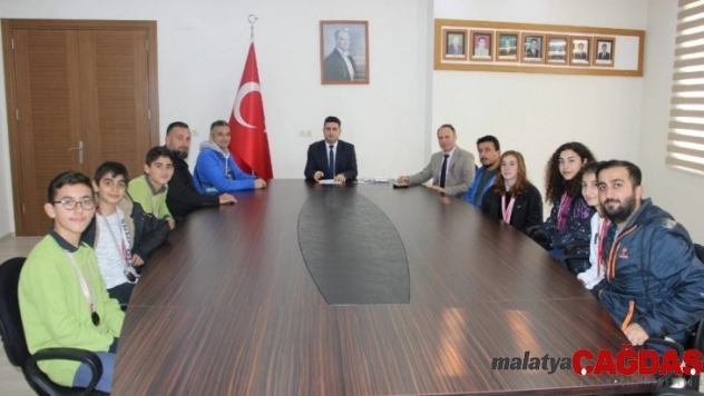 Milli Eğitim Müdürü Karataş, madalya alan öğrencileri ödüllendirdi