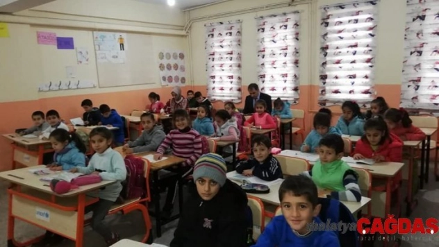 Milli Eğitim Müdürü Konakçı, öğrenciler ile kitap okudu