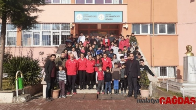 Milli sporcular küçük yüreklerle buluştu