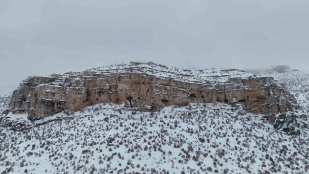 Milyonlarca yıllık vadi beyaza büründü