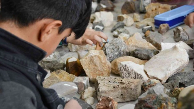 Mineraller, kayaçlar, ve fosillerin gizemi