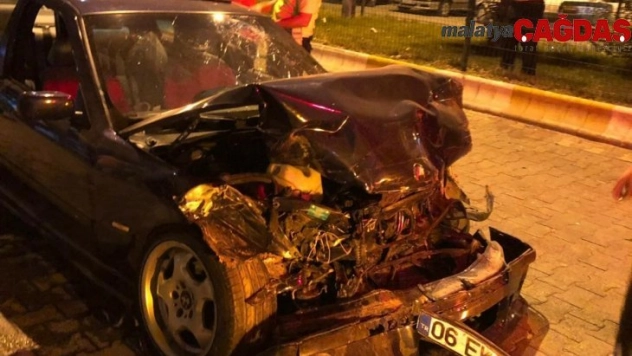 Minibüs ile otomobil çarpıştı: 5 yaralı