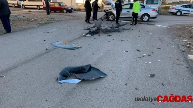 Minibüs ile otomobil çarpıştı: 6 yaralı