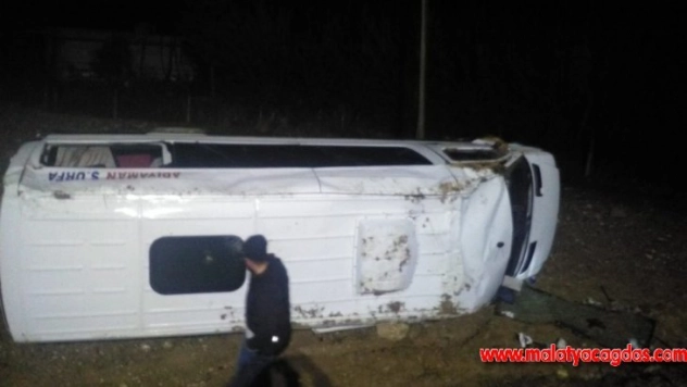 Minibüs şarampole uçtu: 2 yaralı