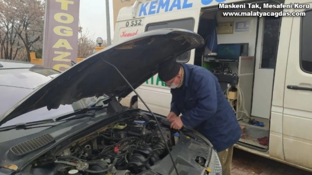 Minibüsü seyyar tamir dükkanı haline getirdi