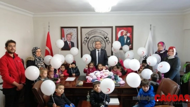 Minik çocuklardan çocuklar için atkı