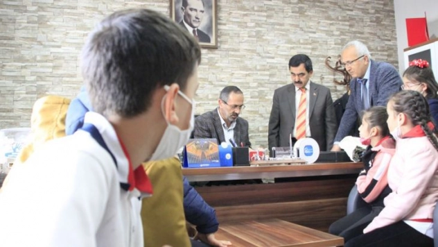 Minik ellerden anlamı büyük yardım