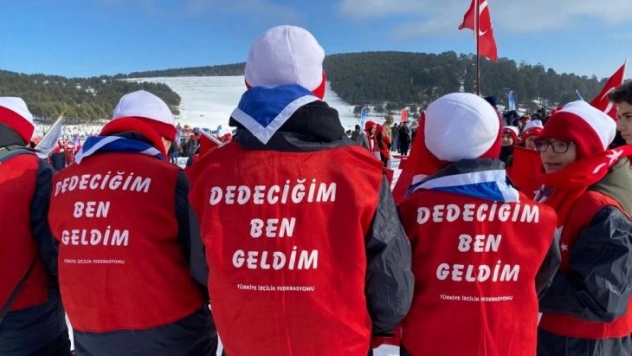 Minik izciler 'Dedeciğim ben geldim' sloganıyla ilgi odağı oldu