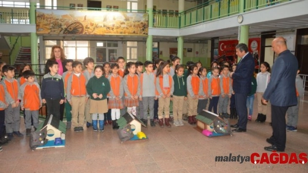 Minik öğrencilerin Kedi sevgisi