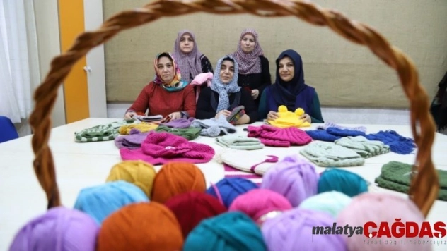 Minik yürekler üşümesin diye Nevşehirli kadınlar seferber oldu