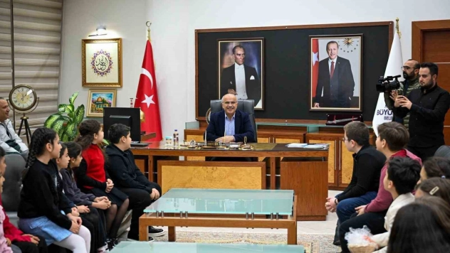 Minik yüreklerden Başkan Er'e anlamlı ziyaret