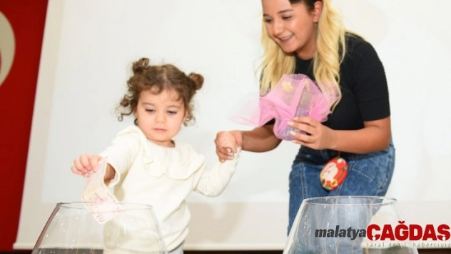 Minikler harçlıklarını Rüzgar için paylaştı