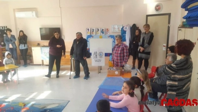 Minikler kendi oyuncaklarını kendileri yapıyor