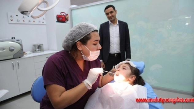 Miniklere ağız bakımı