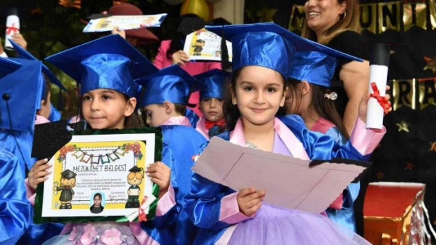 Miniklerin mezuniyet töreni