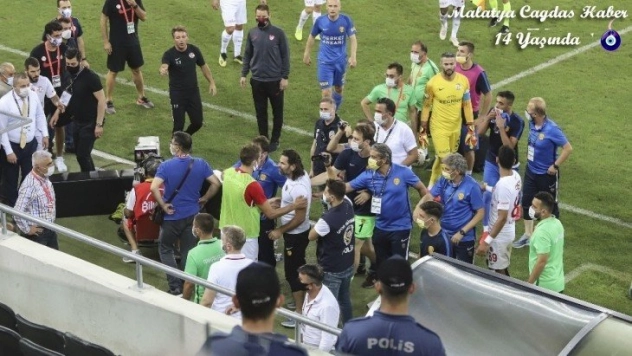 Antalyaspor maçında gergin anlar