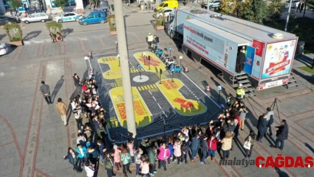 Mobil Trafik Eğitim Tırı Isparta'da