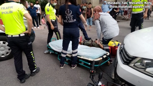 Motosiklet otomobille çarpıştı: 1 yaralı