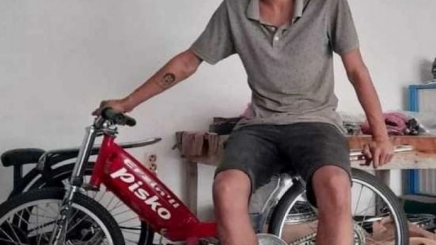 Motosiklet telefon direğine çarptı: 1 ölü, 1 yaralı