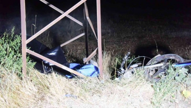 Motosikletiyle gerilim hattının direğine çarpan Semih, hayatını kaybetti