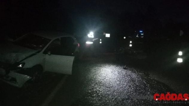 Motosikletle otomobil kafa kafaya çarpıştı: 1 ölü