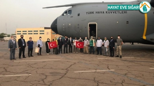 Çad'dan TSK'ya ait uçağımız 14 vatandaşımızı da alarak dönüşe geçti
