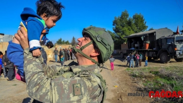 Pişirdikleri ekmekleri Rasulayn'daki köylülerle paylaştı