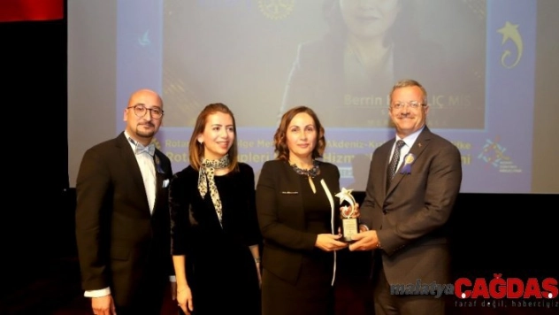 MTOSB'nin kadın sanayicisine 'hizmet ödülü' verildi