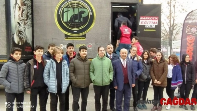 Müdür Başyiğit Narkotik Eğitim Tırı'nı ziyaret etti