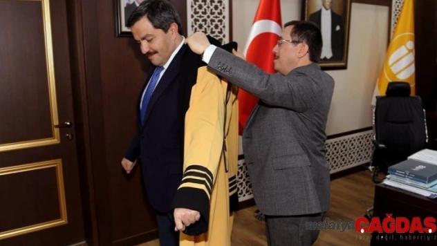 Bentli profesör oldu