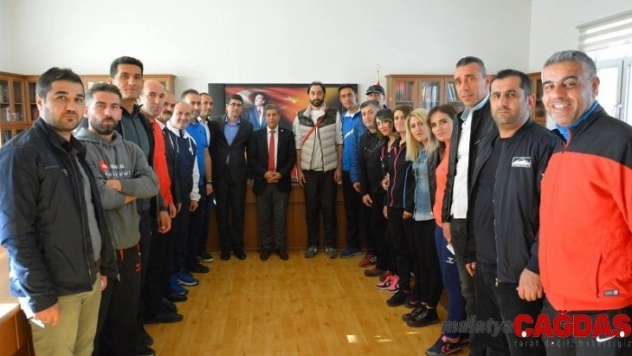 Müdür Tatlı, başarılı öğretmenleri tebrik etti