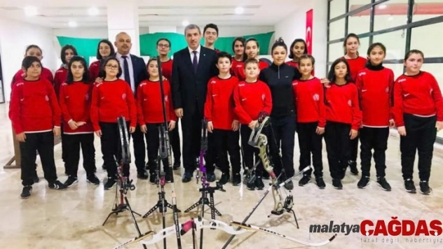 Müdür Tunç, okçularla bir araya geldi