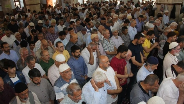 Muhammed Mursi için gıyabi cenaze namazı kılındı