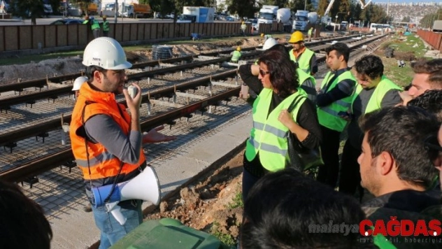 Mühendis adayı öğrenciler 3. Etap Raylı Sistem şantiyesini inceledi