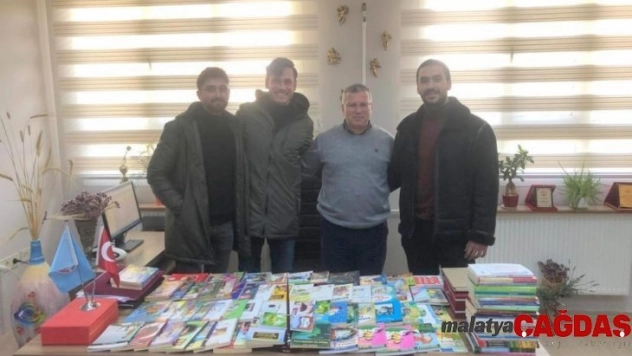 Mühendis adaylarından Gerenköy Ortaokuluna kitap bağışı