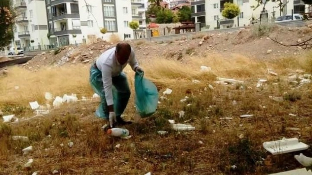 Muhtardan çöp poşetli tepki