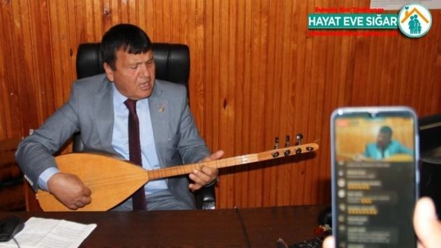 Muhtardan mahalle sakinlerine sosyal medya üzerinden konser