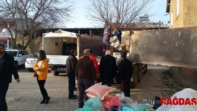 Muratpaşa'dan 5 kamyon Elazığ'a ulaştı