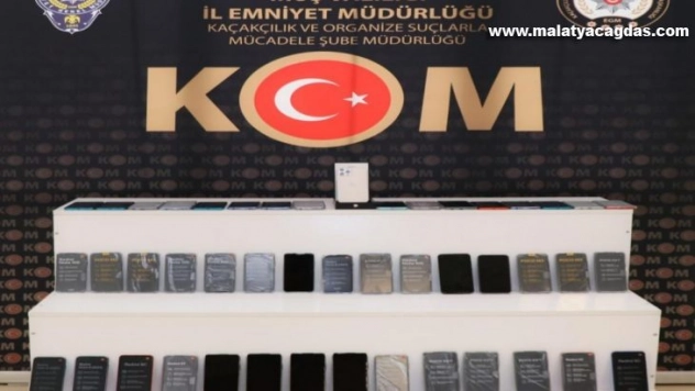 Muş'ta gümrük kaçağı 46 cep telefonu ele geçirildi