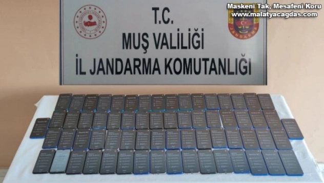Muş'ta gümrük kaçağı cep telefonları ele geçirildi