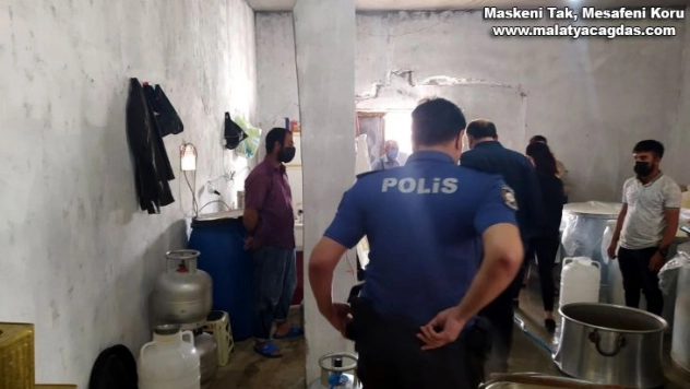 Muş'ta sağlıksız peynir üreten 2 ruhsatsız iş yeri mühürlendi