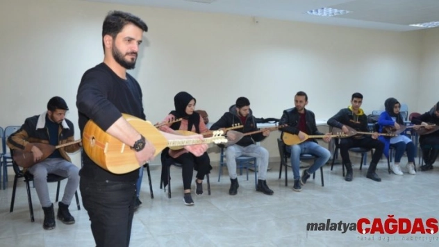 Muş'ta ücretsiz bağlama kursuna yoğun ilgi
