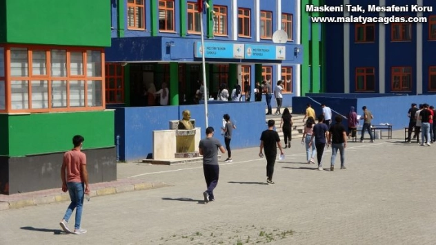 Muş'ta YKS'nin ikinci oturumu başladı