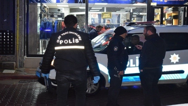 Müşteriler arasında bıçaklı kavga 1 yaralı