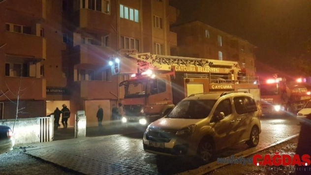 Mutfakta çıkan yangın bina sakinlerini korkuttu