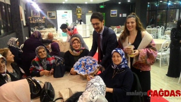 Mutlu günlerinde kayısı ikramı