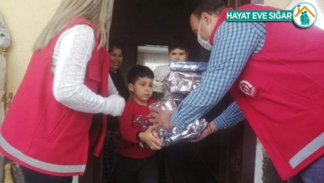 Nallıhan'da 23 Nisan'da doğan çocuğa doğum günü sürprizi