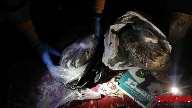 Narkotik operasyonunda uyuşturucu esrar ve metamfetamin maddesi ele geçirildi